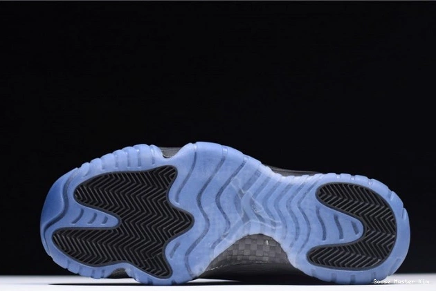 11 378037-005 Jordan Cap Gown Air and black 0719